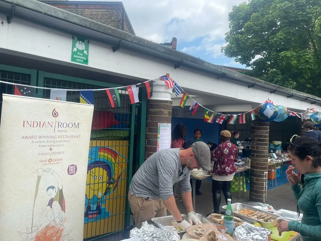 indianroom's tweet photo. Looks like a wonderful time was had at Ravenstone Primary School -
@RavenstonePTA - last week, for their International Evening
Food provided by yours truly! π
For any event catering enquiries, please call us on βοΈ 020 8675 8611
#indianroombalham #balhamcommunity https://t.co/e45mo0F4uX