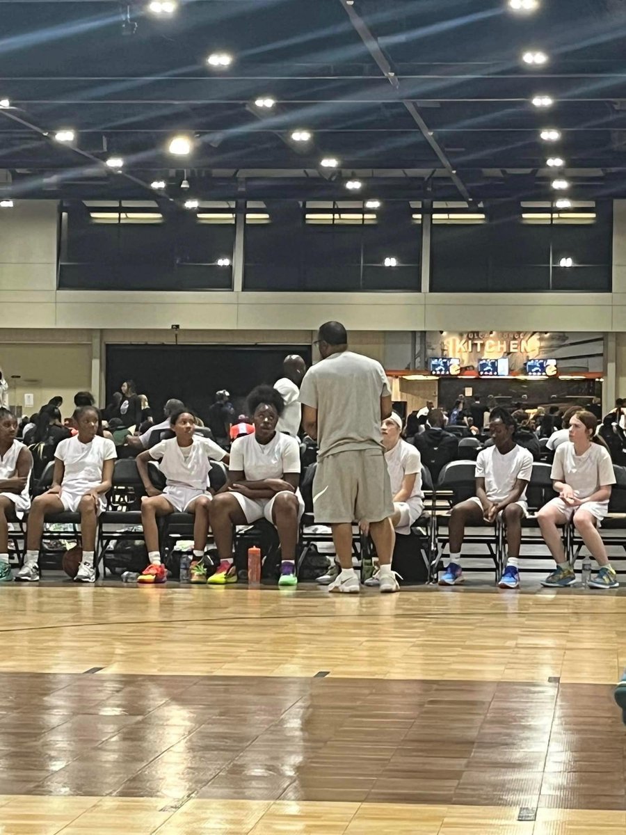 615Fie's tweet photo. Great coaches + great players = winners. https://t.co/VKiUVB4dZQ