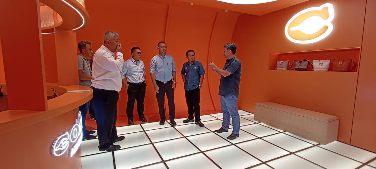 Haidir_Haron's tweet photo. Aktiviti petang tadi bersama Datuk D.O dan YDP MPAG mengadakan lawatan teknikal ke projek Coach Airways. https://t.co/dF9C1PcmdE