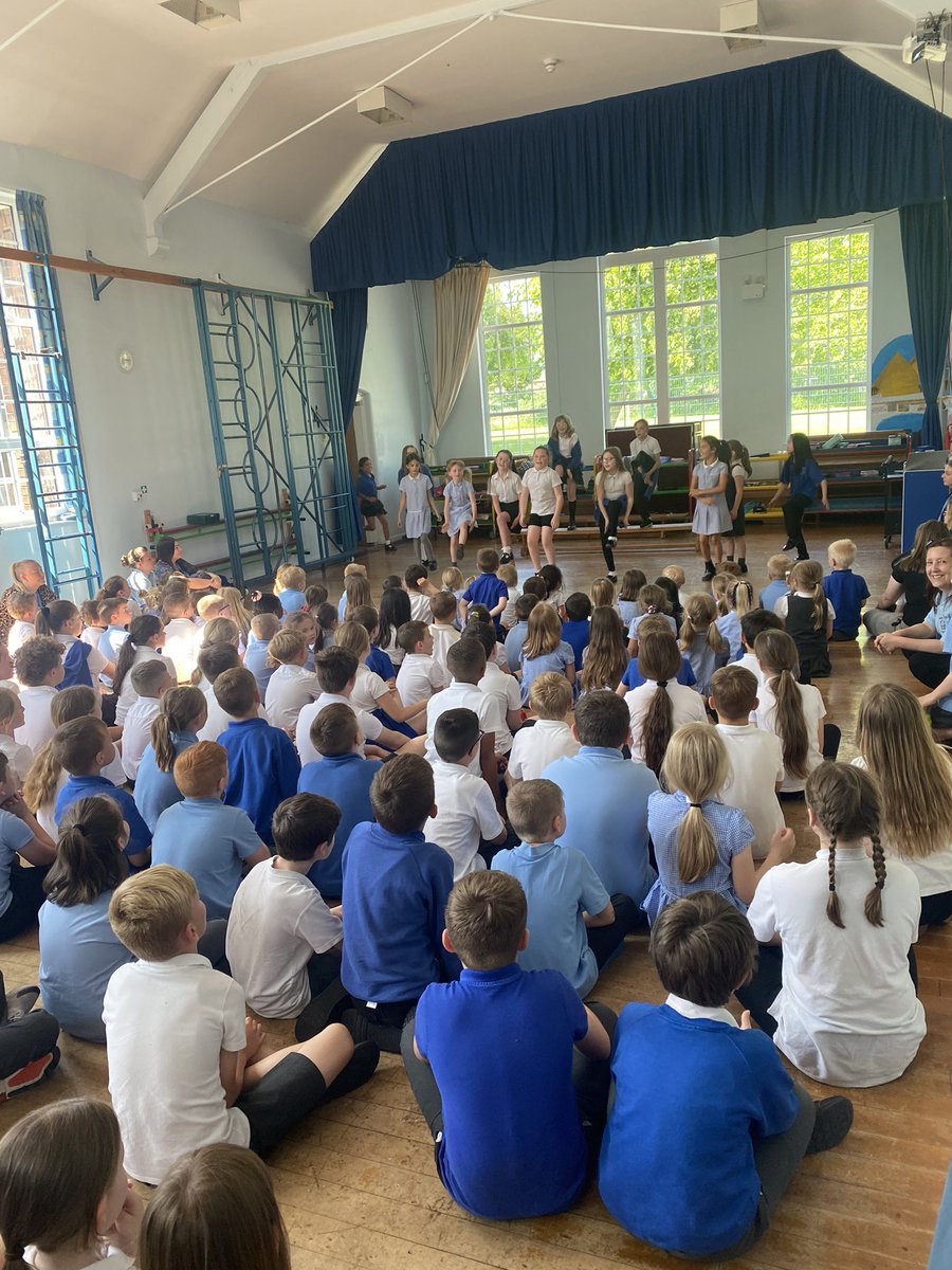 BilsthorpeFha's tweet photo. 🎭Matilda the Musical Production🎭

Our drama club have been working so so hard and all that hard work has paid off! 
What an incredible performance! 👏🏽 
A huge thank you to Miss Key for being an amazing director!💙

@FlyingHighTrust 

#BFHA #Creativity #Drama https://t.co/LMadHVkldn
