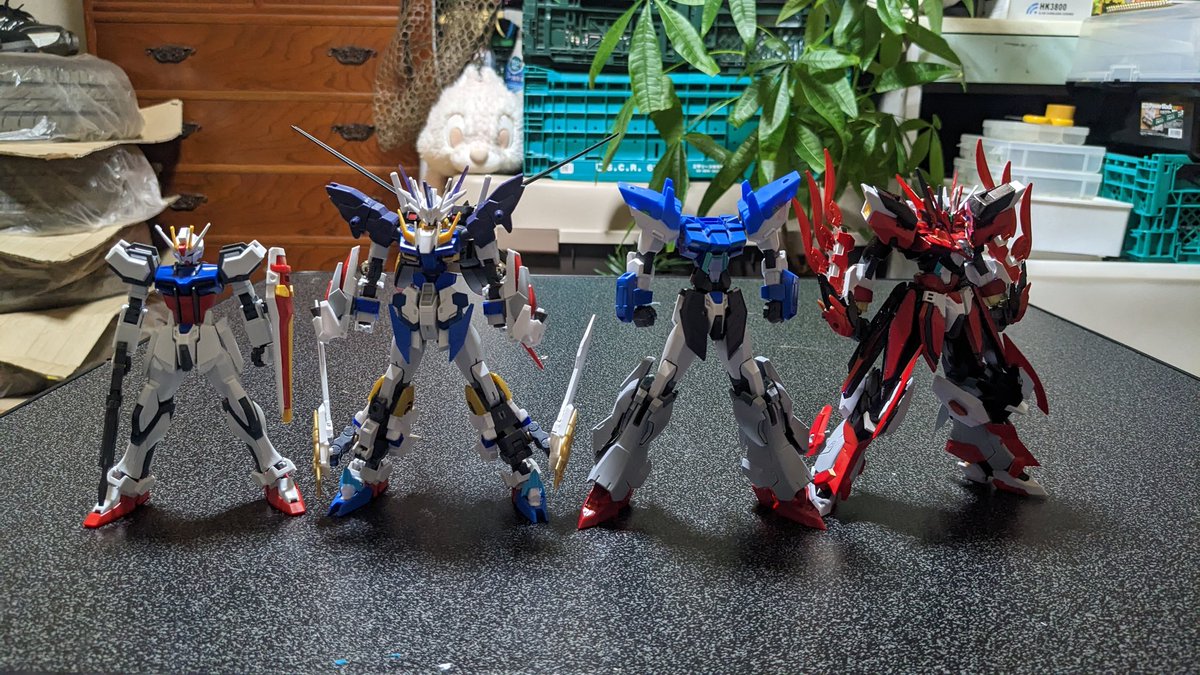 新しい魔皇は改造が上手くいった
エールストライカーが無加工で付くぜ

狂喜皇もベースは大体出来た