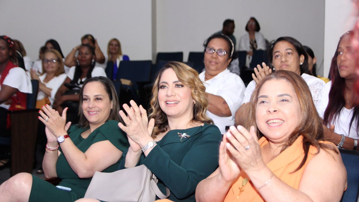 GloriaReyesG's tweet photo. Me llena de alegría ver como cada vez más nuestras mujeres se superan gracias a nuestras alianzas estratégicas con instituciones como @Pepsico, #FUNDES y Visa, quiénes desde el día uno, nos apoyan y abren paso a que esto sea posible. #MujeresConPropósito2023 https://t.co/lB2GqtJlyW