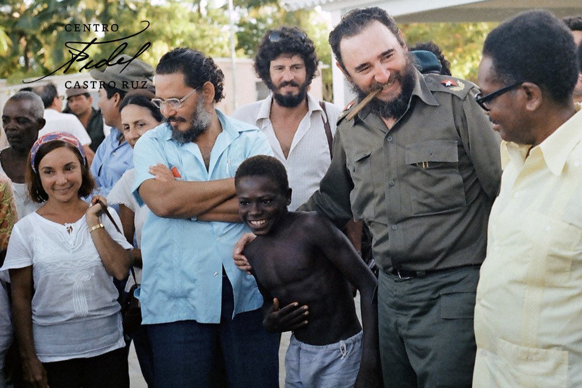 #Fidel:'Nuestro pueblo es un pueblo latinoamericano y es un pueblo latinoafricano. Millones de africanos fueron trasladados a #Cuba como esclavos por los colonialistas, una parte importante de la sangre cubana es sangre africana'. #DíaDeÁfrica