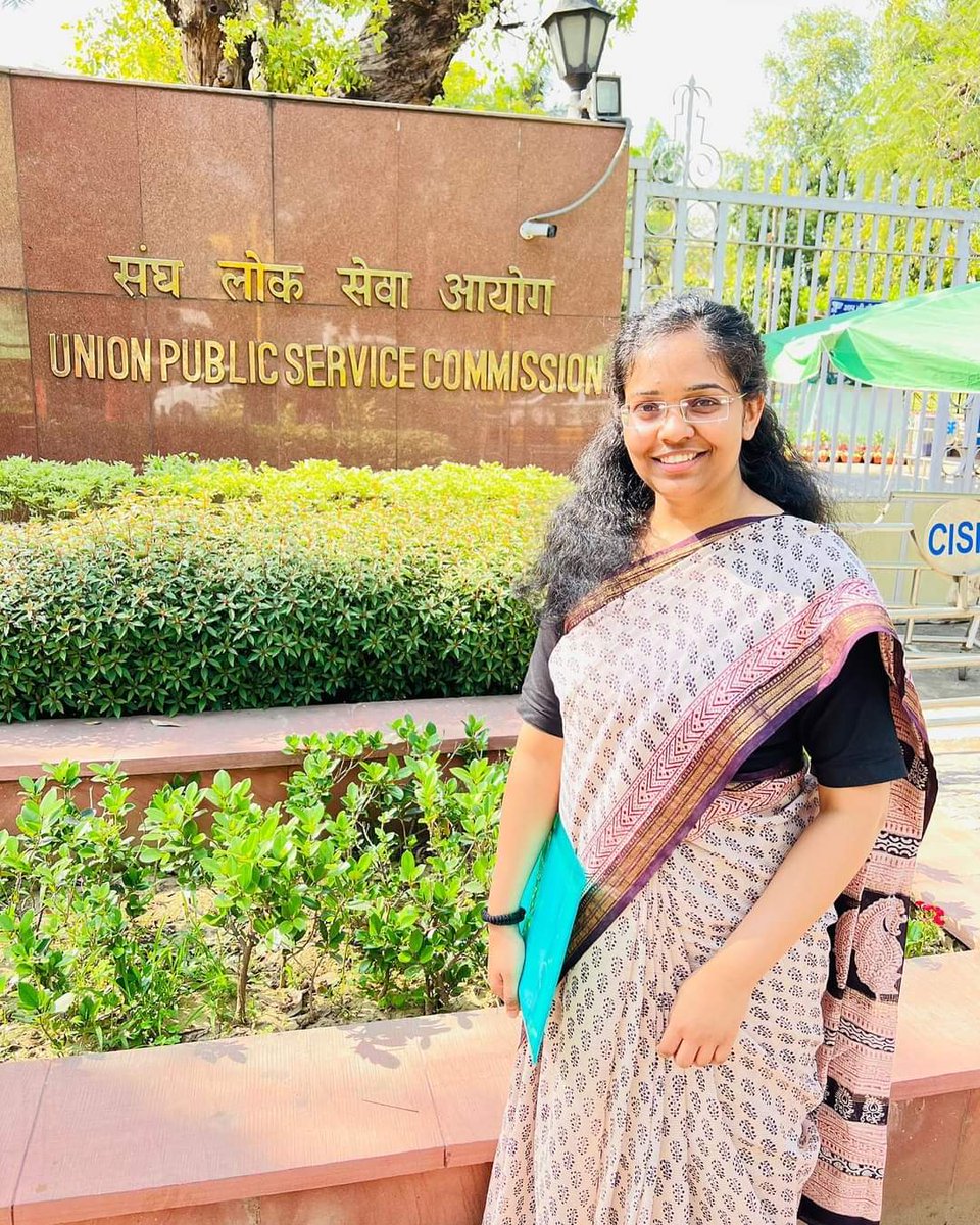 Congratulations to Ms Bhumi Shrivastava, an alumnus of  Institute of Science ( BSc. 2014-2017, MSc. 2017-2019 from Dept. of Zoology), @bhupro for securing AIR 304 in UPSC Civil Service Examination 2022. Your accomplishments will undoubtedly serve as an example to many.  @bhupro