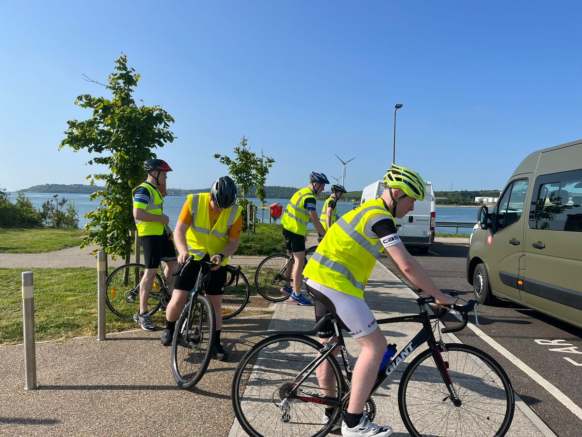 SERVE_ie's tweet photo. Wishing #goodluck to the 61st cadet class of the @naval_service who are cycling all the way from Cork to Dublin over the next 3 days 💪🚴
Please support their efforts in raising funds for SERVE today! https://t.co/3SMtPuCDhI

#SolidarityInAction #CharityCycle #Fundraiser https://t.co/SeTKK8Jg8z