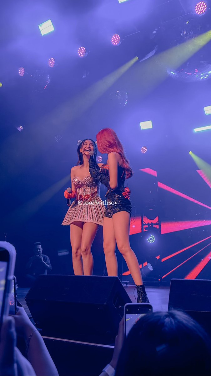 fav #englot moments from the #ENGLOTConcert_LosAngeles #engfa #CharlotteAustin <a href="/itscharlotty/">Charlotte Austin</a> <a href="/EWaraha/">Engfa Waraha (ตัวจริง)</a>