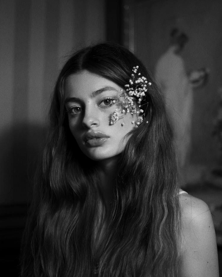 belledejours's tweet image. Salute, earthlings!

Diana Silvers here on the lookout for new acquaintances or friends to improve her socialization skills. Please kindly do retweet this #OpenFollow to start our encounter