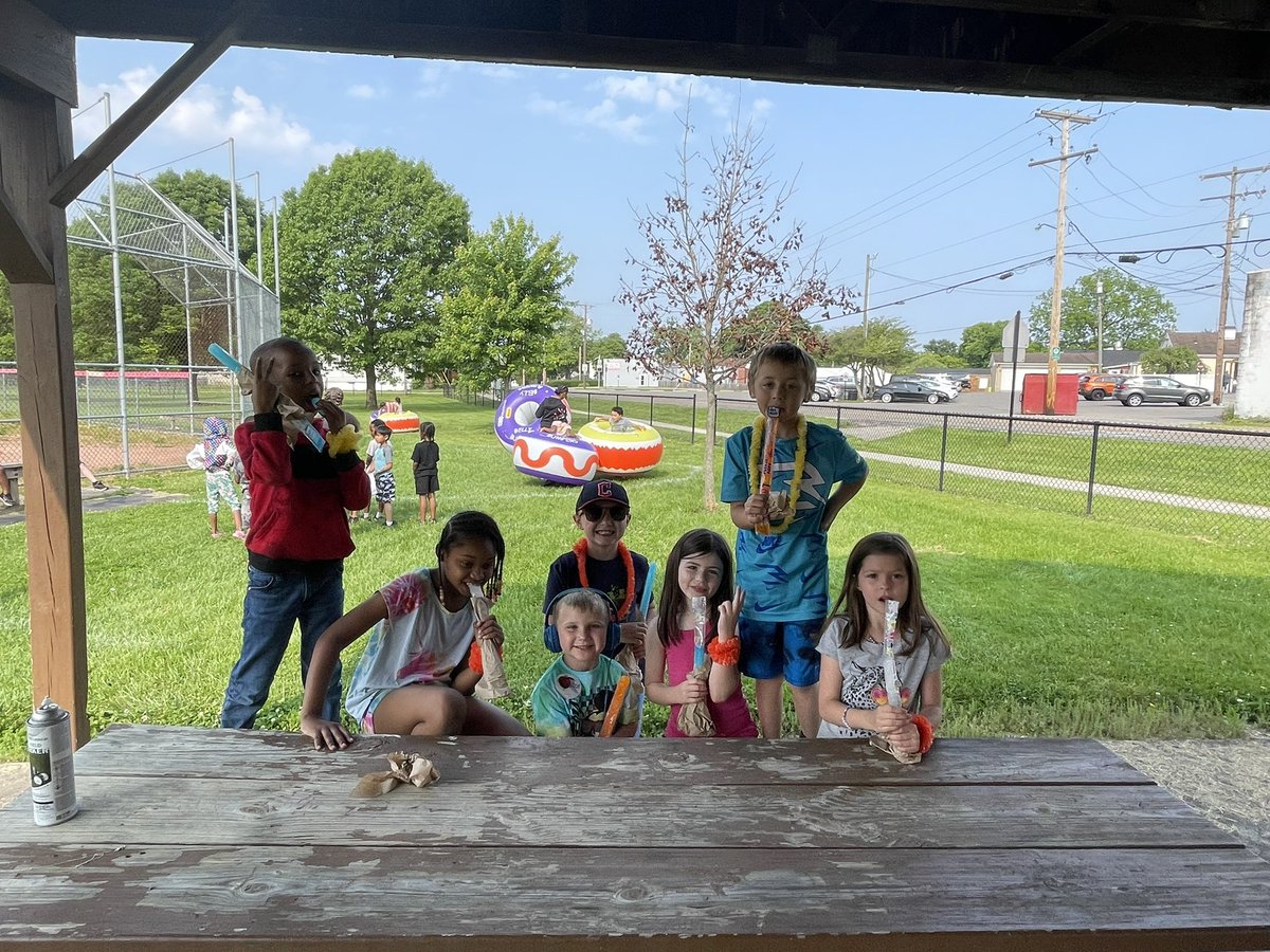 april_bray's tweet photo. Kids love the popsicle station - Thank You Misty Graham for donation them! https://t.co/KCl99THoq7