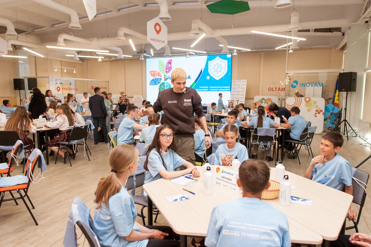 UNICEFMoldova's tweet photo. Even though #WHO ended the global emergency status for #COVID19, the work with #youth to increase trust in communities and build resilience against #missinformation and #fakenews continues. #UNICEFthanks #USAID https://t.co/HwNBqhpbYb