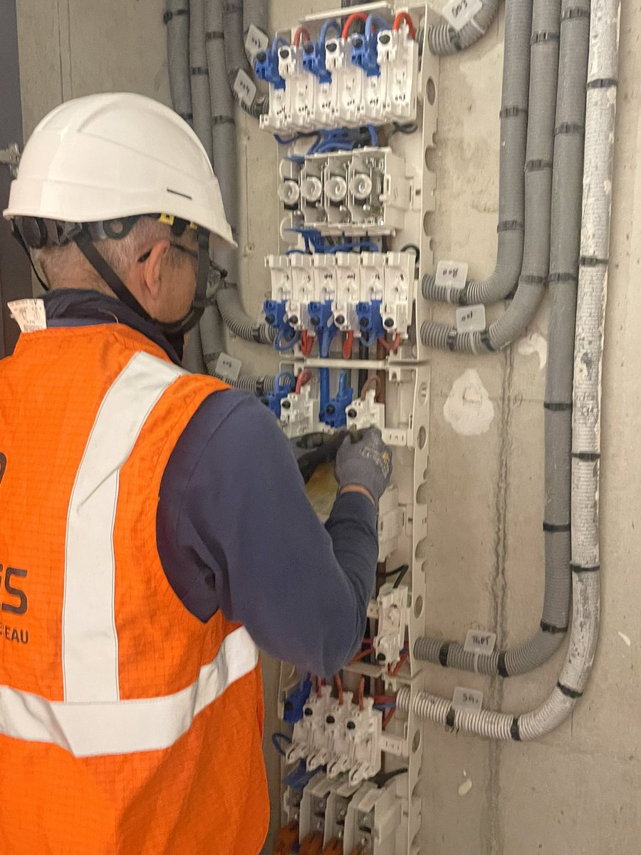 BenSolier's tweet image. Ce matin visite prévention sécurité à la demande des agents sur la réception d’un collectif sur la commune de St Leu d’Esserent 
Partage de connaissances entre jeunes embauchés et plus expérimentés 
Ma dernière VPS à @enedis_picardie avant de mettre le cap à l’Ouest.