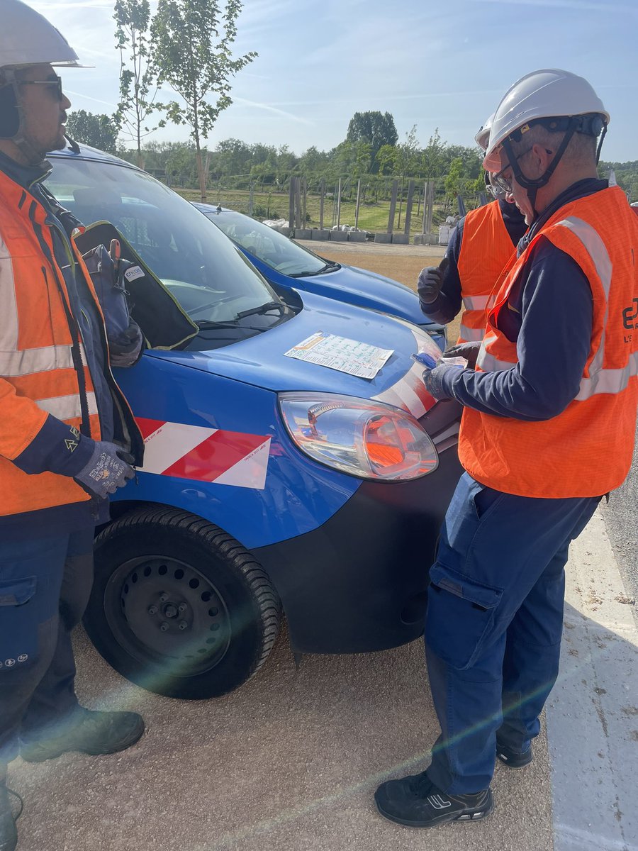 BenSolier's tweet image. Ce matin visite prévention sécurité à la demande des agents sur la réception d’un collectif sur la commune de St Leu d’Esserent 
Partage de connaissances entre jeunes embauchés et plus expérimentés 
Ma dernière VPS à @enedis_picardie avant de mettre le cap à l’Ouest.