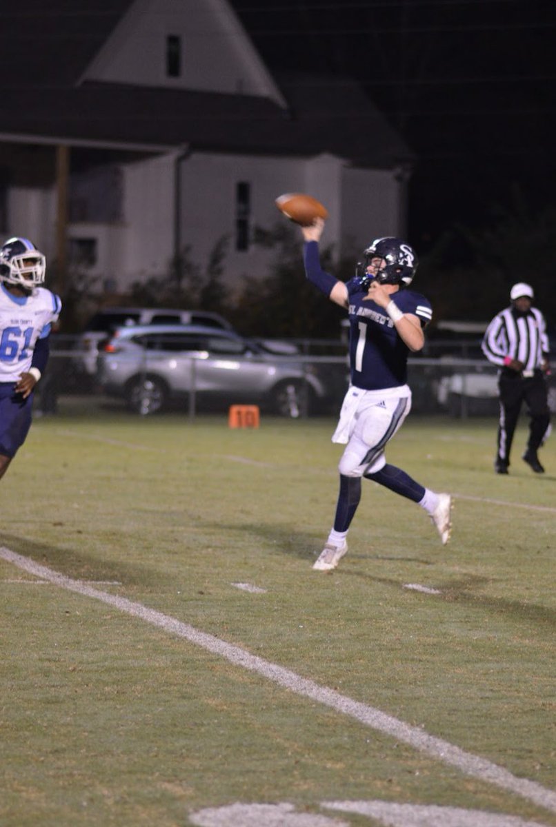 After playing D1 FBS college football, I have a completely newfound perspective on the game.

My goal is to share what caught me by surprise, so that it doesn’t have to for you.

Here are the top 10 TRUTHS you should know about college football as a high school recruit:

-Thread-