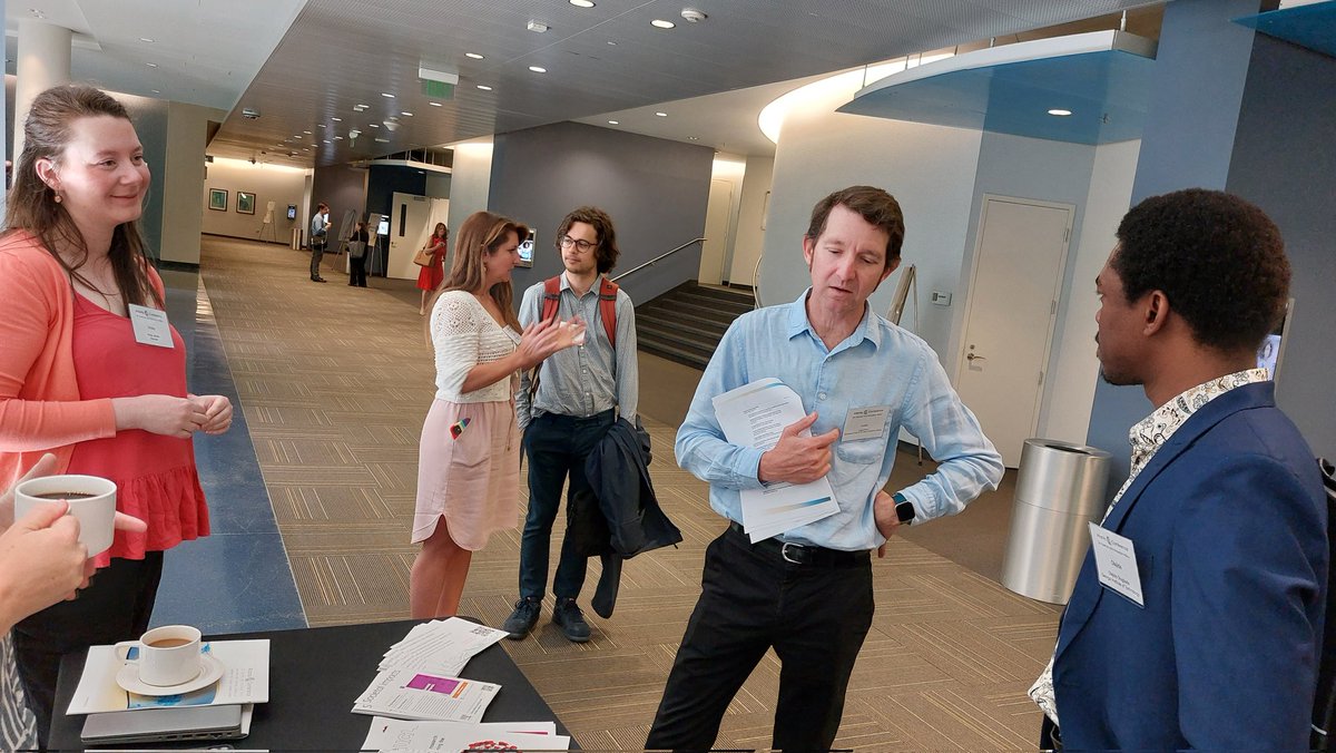 SilviaCDobre's tweet photo. The @IntCtrStudyRes booth attracts a lot of attention, from the #ATLC23 co-chair @jmelkers, established #bibliometrics #researchers as well as, hopefully, the next generation 😉

Dr. @AndrewPlume gets plenty of interesting questions which could be answered in #ICSRLab! 💻 https://t.co/kyh68cXCIQ