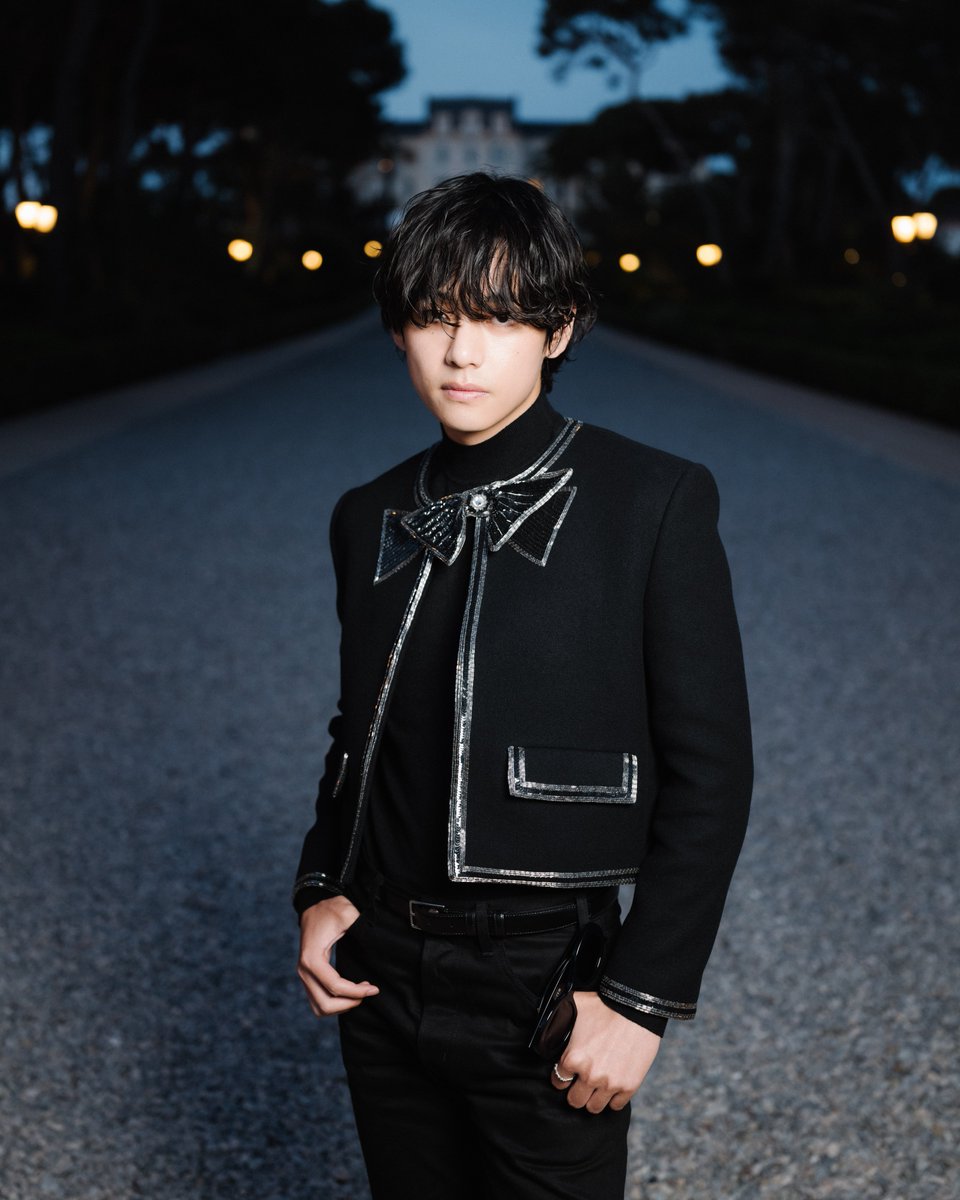 highsnobiety on Twitter: "BTS's V, BLACKPINK's Lisa, Kaia Gerber, and