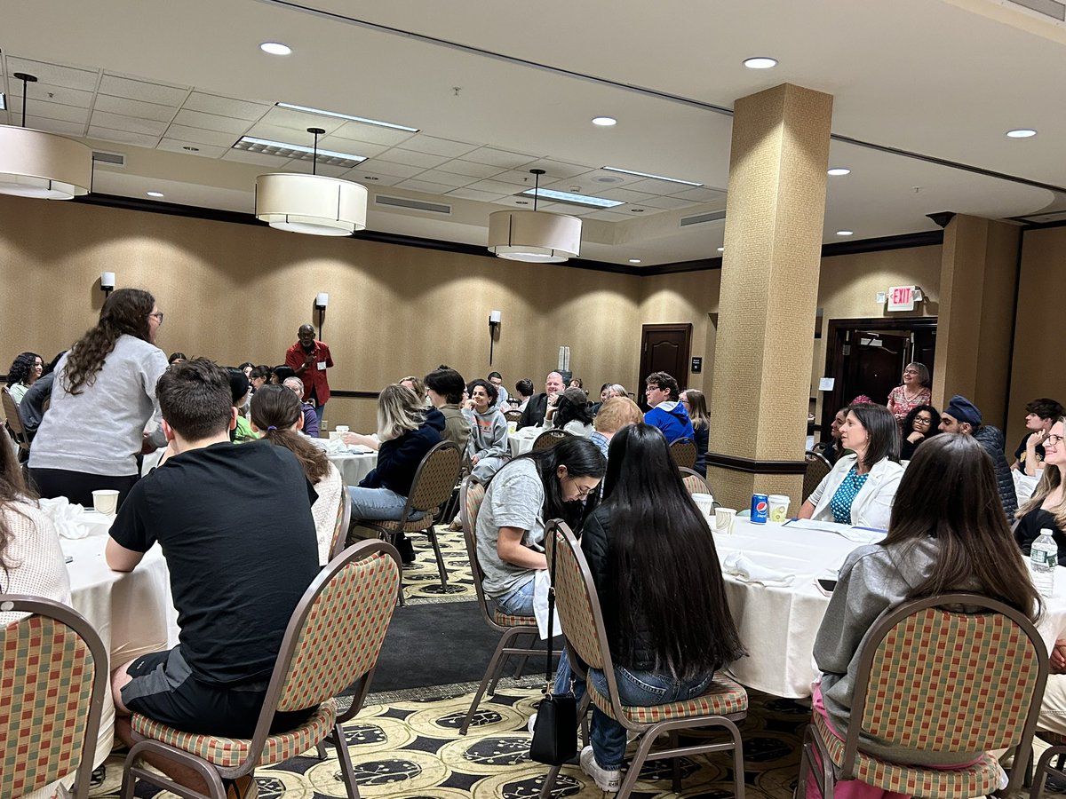 Great morning in Albany meeting students who participated in the LWVNYS Inside Albany conference! <a href="/nysut/">NYSUT</a>  President <a href="/MelindaJPerson/">Melinda Person 🍎✌🌈</a> and <a href="/NYSUT2VP/">Ron Gross</a> listening to students talk about what they learned about civic engagement and how they can find their voice in the process.