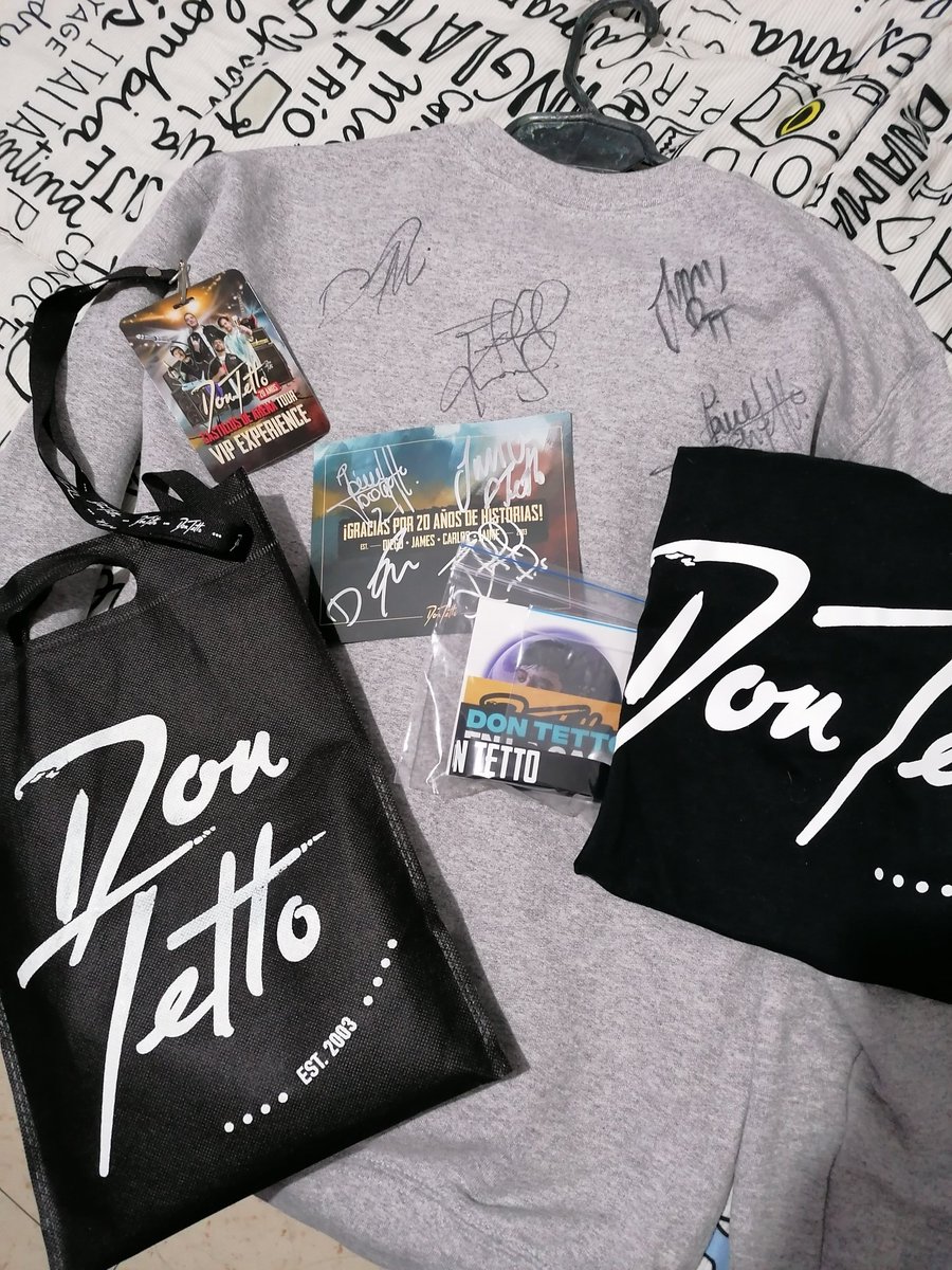 QuiinteroLaliis's tweet photo. The happiest day of my life!
Repitiria mil veces ese concierto y el haberlos conocido y abrazado como tres veces a todos💜
Son los mejores, nunca pero nunca cambien, los amooo💜🥰🙏
@DONTETTO #20AñosRompiendola 🤟 https://t.co/2gP9sYApv6