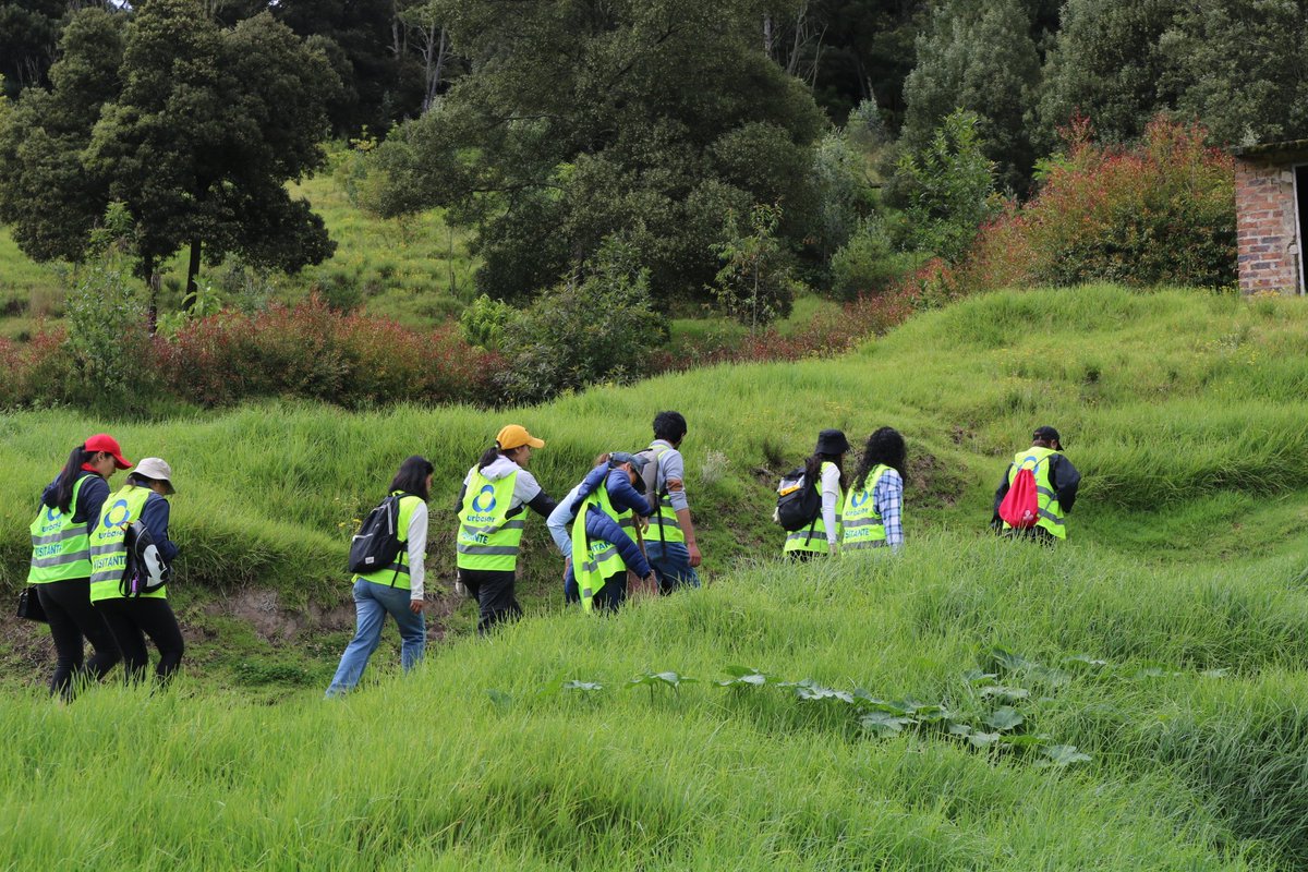 UrbaserTunja's tweet photo. #AEstaHora 

Nos visitan  en el parque Ecológico y Tecnológico de Pirgua diversas áreas de la @santotomastunja, con el proyecto restauración Ecológico. 💚🌱🤩

#UrbaserCompromiso https://t.co/y3G5J2CVaD
