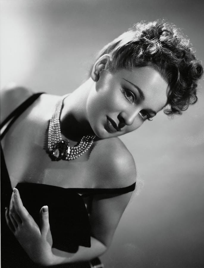 RT @VintageReview: Olivia de Havilland by George Hurrell, 1939 https://t.co/sMqKvKtayP