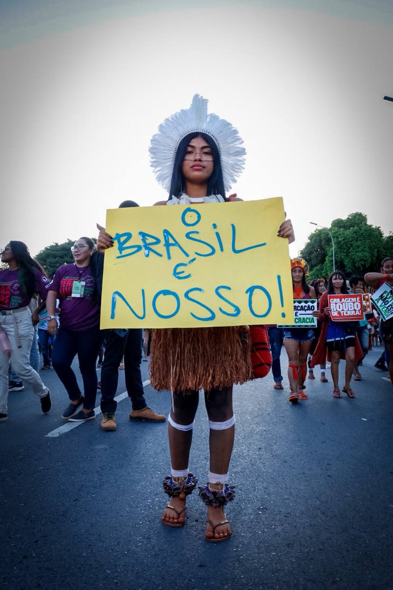 O PL490 é uma tentativa de retirar terras dos povos indígenas, verdadeiros donos do Brasil! #PL490NÃO #MarcoTemporalNão 

Foto: @Mre_Gaviao / @MidiaNINJA