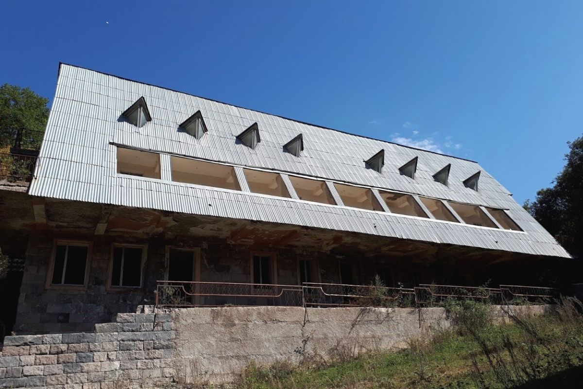 godebedcanyon's tweet photo. Few of us know that here, in Vanadzor we have a whole forest district that carefully hides many Soviet Camps like Astghik, Yeghnik, Artek, Pioneer Palace, Tsitsernak. 
 Learn more: https://t.co/DhYCR6rNz4

#lori #debedcanyon #nature #photography #դեբեդիկիրճ #լոռի https://t.co/mnB2Kkrcfe