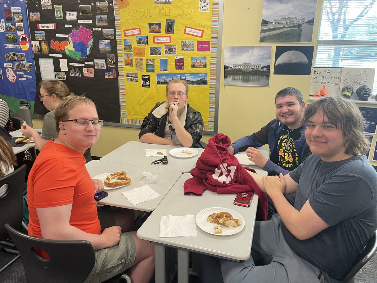 FrauMosser's tweet photo. German 4 is celebrating completing 4 years of German today with a little party! Traditional goodies from Heidelberg Haus in Pendleton means lots of happy kiddos! https://t.co/Zn3oFJJ4d0