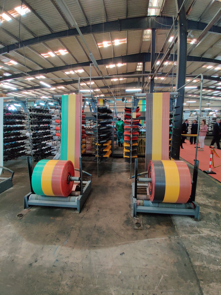AWEX_Belgium's tweet photo. 🇧🇪#BEmissionSEN🇸🇳
La Compagnie des Fibres est
1 filiale de la société wallonne #Semoulin. Fondée en 1951, l'entreprise familiale emploie +de 1000 pers dans le 🌍 pour un CA de 100 Mios EUR.
Visite de l'unité de production sénégalaise par la délégation 🇧🇪 @wborsus @PDELCOMMINETTE https://t.co/qecQzNCGCT