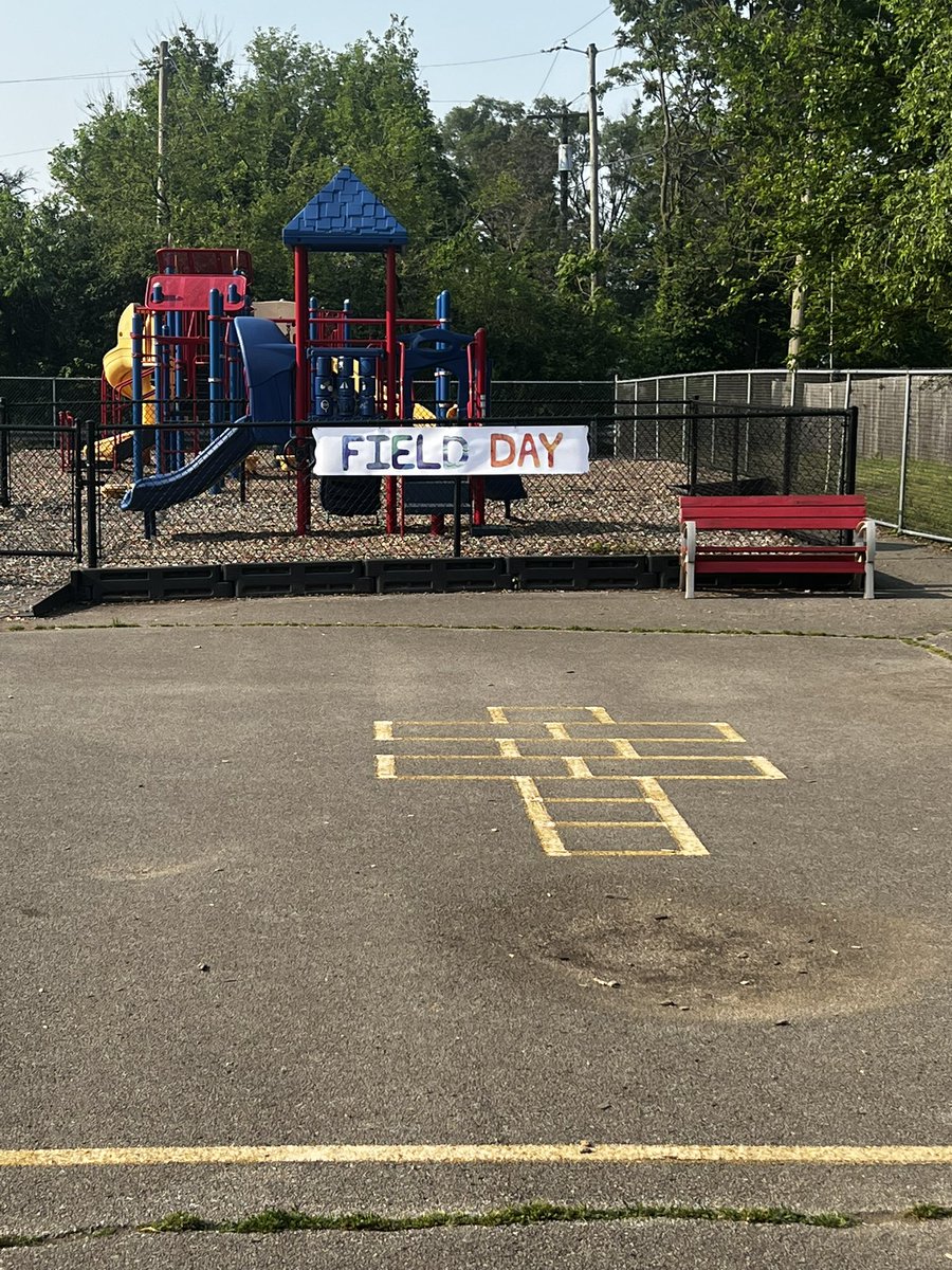 GWCarver87's tweet photo. Our Lower Elementary Classes are kicking us off for our Field Day this morning! @AleesiaLJohnson @IPSSchools #EndOfTheYearFun https://t.co/Ij5juNjtVT
