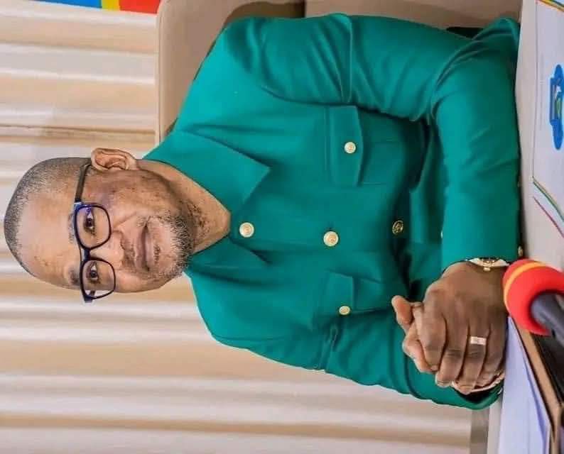 matungu58's tweet photo. Incompri et très plaintif durant sa conférence de presse le VPM @kazadi_peter a encore la lubie du militantisme... #il a tapé poteau et donné une passe en profondeur aux opposants @RFIAfrique @erickbukula @TopCongo @barickbuema @AugustinKabuyaT @PatrickMuyaya https://t.co/cSkN3Mdv3L