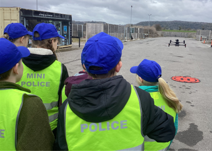 LydeardSchool's tweet photo. A HUGE thankyou to @Eagle_Owls_LStL for their fantastic Mini police assembly this afternoon. HUGE thanks also to PCSO Fyne who has made the mini police programme educational, exciting and fun! Here are a few snippets of what they got up to
#minipolice #fightingcrime #pshe #nvpc https://t.co/Zxz7xGrHuI