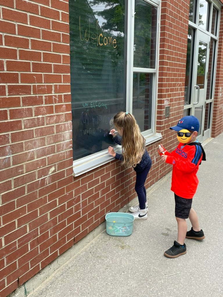 Stewart0418's tweet photo. Current Southside Tiger Kindergarteners are getting ready for their future classmates to come and visit tomorrow!! 🤗🐯 @SouthsidePublic https://t.co/Vp36j0DksY