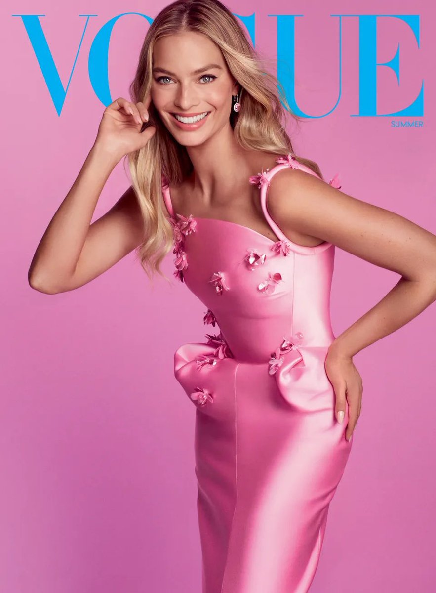 GabyMeza8's tweet photo. NUESTRA BARBIE ⭐😍 #MagotRobbie protagoniza la portada de #Vogue por Ethan James en la que caracteriza a diferentes versiones de #Barbie previo al estreno de una de las películas más esperadas del 2023 📸 https://t.co/mkEcguOeF3