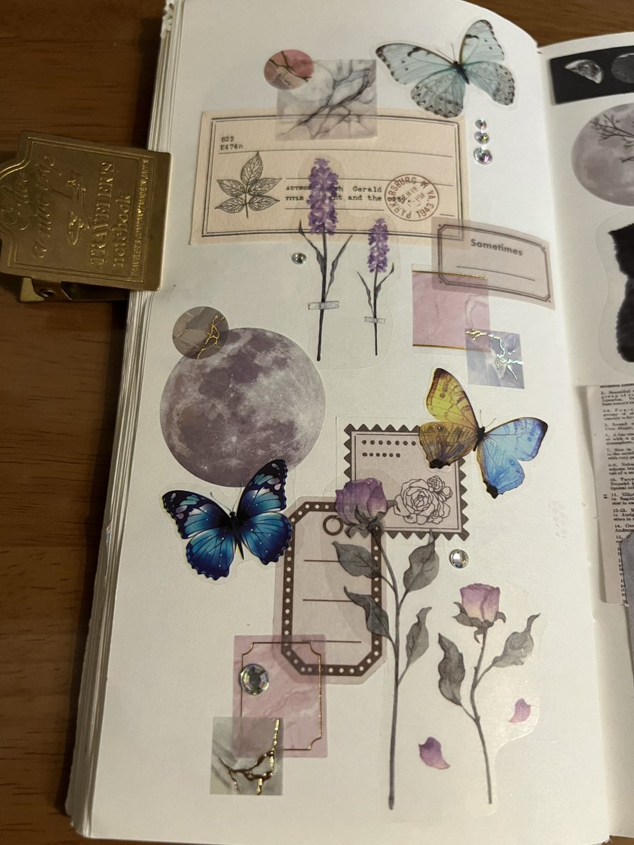 erk8282's tweet photo. 今日2つめ✌🏻📔
#トラベラーズノート 
#コラージュ 🐈‍⬛
#travellersnote 
#collage 🌚 https://t.co/73Xzd3gRqs