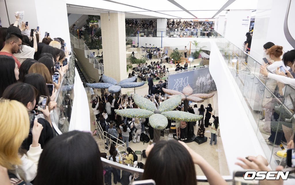enhypenupdates's tweet photo. [PHOTO] 230524

ENHYPEN offline fansign at Starfield COEX Mall | K-Media Photo (1)

@ENHYPEN_members @ENHYPEN #ENHYPEN #엔하이픈 https://t.co/XFyCTyWlON