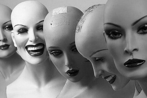 LaydenRobinson's tweet image. Who is the mannequin hooker in #TaylorFritz box?  #GenevaOpen