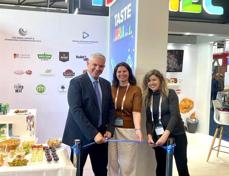 AmbModiEphraim's tweet photo. Together with the Embassy's economic attaché and the business development director of the Israel Export Institute, I opened the Israel pavilion at the World of Private Label International Trade Show at the RAI. 13 Israeli start-ups present their latest innovation in food tech at the world's leading private label event.
