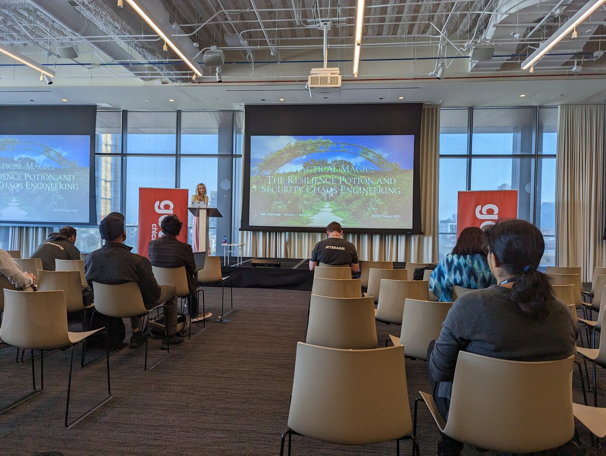 mamund's tweet image. "Good engineers design for change." -- #KellyShortridge 
#gotoChgo #mcaTravels