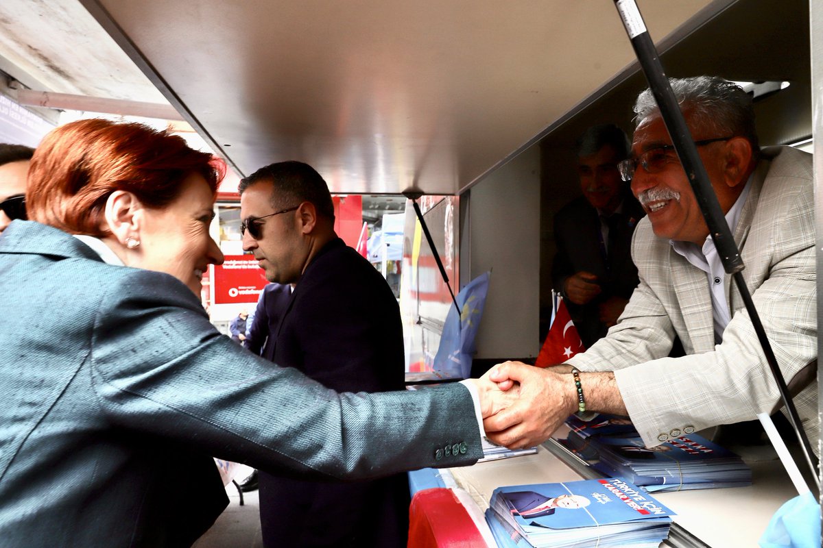 meral_aksener's tweet photo. Esenler’de vatandaşlarımızla buluştuk...

Hiç merak etmeyin;
Pazar günü bu seçimi alacak, bu sistemi mutlaka değiştireceğiz! https://t.co/zIoTrN0oDF