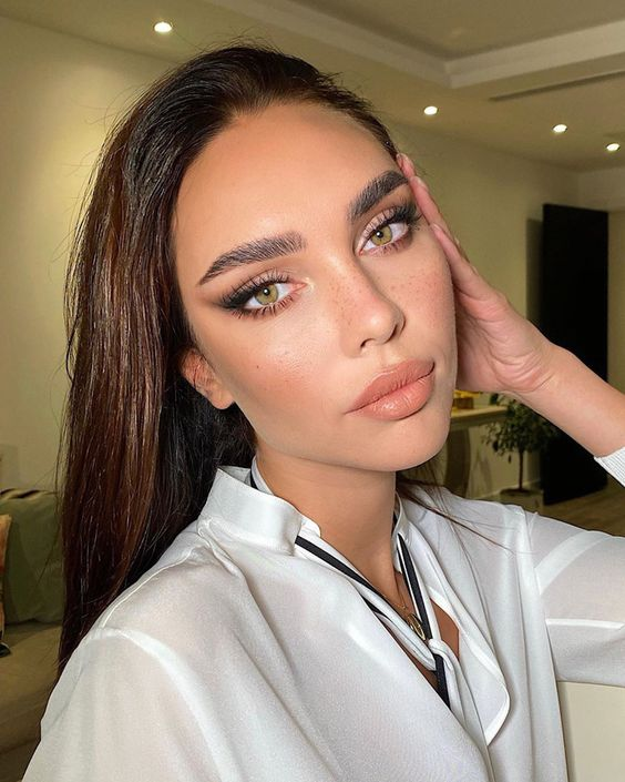 MiaBennettUS's tweet photo. Ready to dive into the mesmerizing world of makeup artistry? Join me as we unleash the power of makeup, embrace creativity, and celebrate our unique beauty. Let's create magic with brushes and colors! ✨💄 #MakeupArtistry #UnleashYourBeauty #SelfExpression https://t.co/ud1MkTlGdd