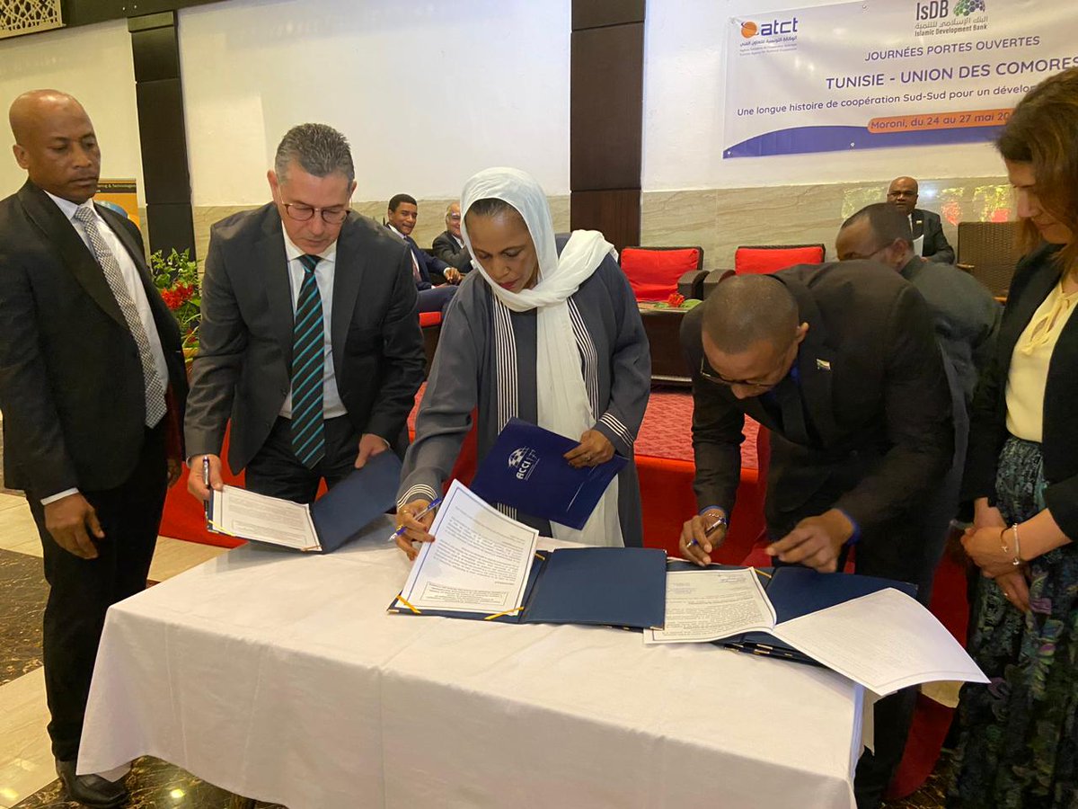 ATCTunisie's tweet photo. #ATCTunisie organise du 24 au 26 mai 2023 des journées portes ouvertes aux Comores en collaboration avec #isdb_group et #ACCI_2017 et avec la participation des représentants de plusieurs institutions tunisiennes des secteurs public et privé #CSSTr
https://t.co/eQCywciX0W https://t.co/yKNEmS6mOM
