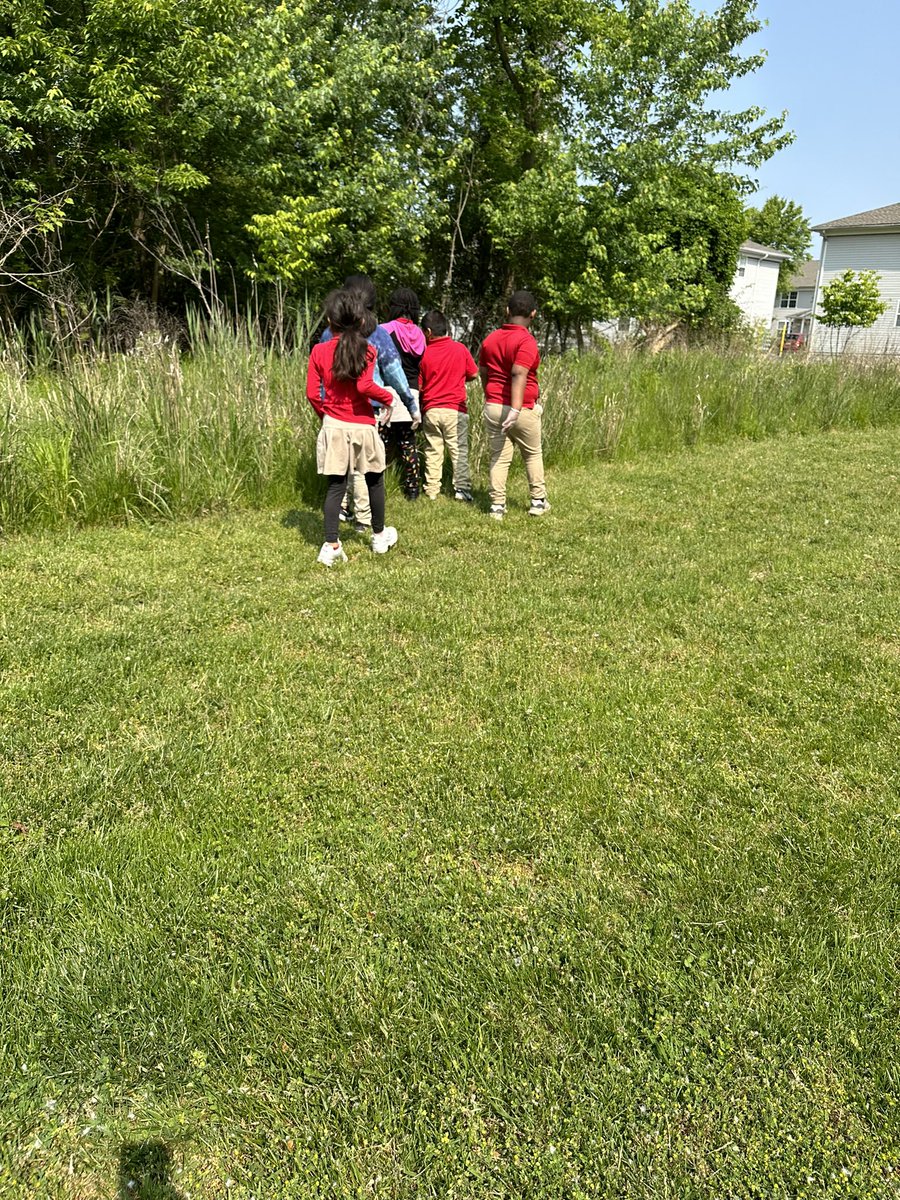MsClaytonRBP's tweet photo. @dwyer712 @MsJessRJones 
Cleaning up our environment!Day 2 of our walking trip to Bellhaven. We had a GREAT time:)
#RBBisBIA @DreamBigRB @rbpsEAGLES https://t.co/H9YdlpbiV3
