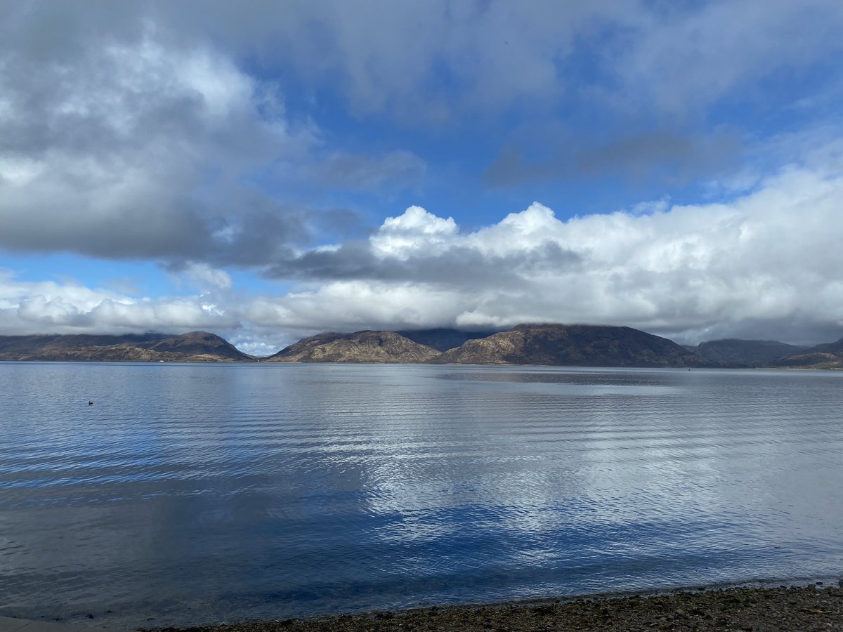 KMortimore's tweet photo. A relaxing Wednesday one 🏴󠁧󠁢󠁳󠁣󠁴󠁿 ❤️ #lochlinnhe #westcoast #scotland #scottishscenery #scottishviews #kentallen #hollytreehotel #mountain #scottishlochs #WednesdayFeeling #WednesdayMotivation #Humpdayhappiness https://t.co/i9iudYl7XX