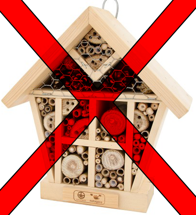 BeesForLifeBe's tweet photo. Metselbijen zijn niet kieskeurig, en als het aanbod van geschikte nestholtes beperkt is, zullen ze zelfs de slechte commerciële #bijenhotels gebruiken. Als aanmaakhout voor de haard zijn deze #insectenhotels wel bijzonder geschikt. https://t.co/9IrAY5EUyH