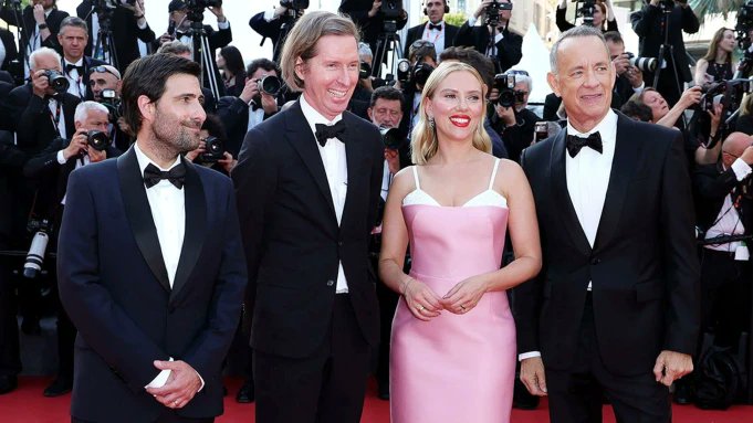 MLD_Consulting's tweet photo. Wes Anderson, Scarlett Johansson, Jason Schwartzman et Tom Hanks au festival de Cannes pour l'avant-première de #AsteroidCity 
#FestivaldeCannes #AsteroidCity https://t.co/K2S6m53iIo