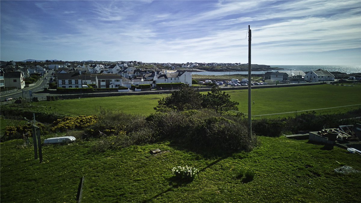JS__Chester's tweet photo. New instruction
#TrearddurBay #Holyhead #Anglesey
Exciting and rare opportunity to acquire an individual #buildingplot with #planningpermission for a detached four bedroom house occupying an elevated position with spectacular #seaviews. OIEO £495,000.
https://t.co/itlEy4cKdv https://t.co/GcsgW65Shl