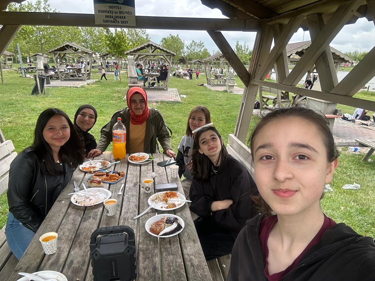 Okulumuzun 8 a ve 8 b sınıfı kız öğrencilerimiz için sınav öncesi gezi etkinliği yapılmıştır.