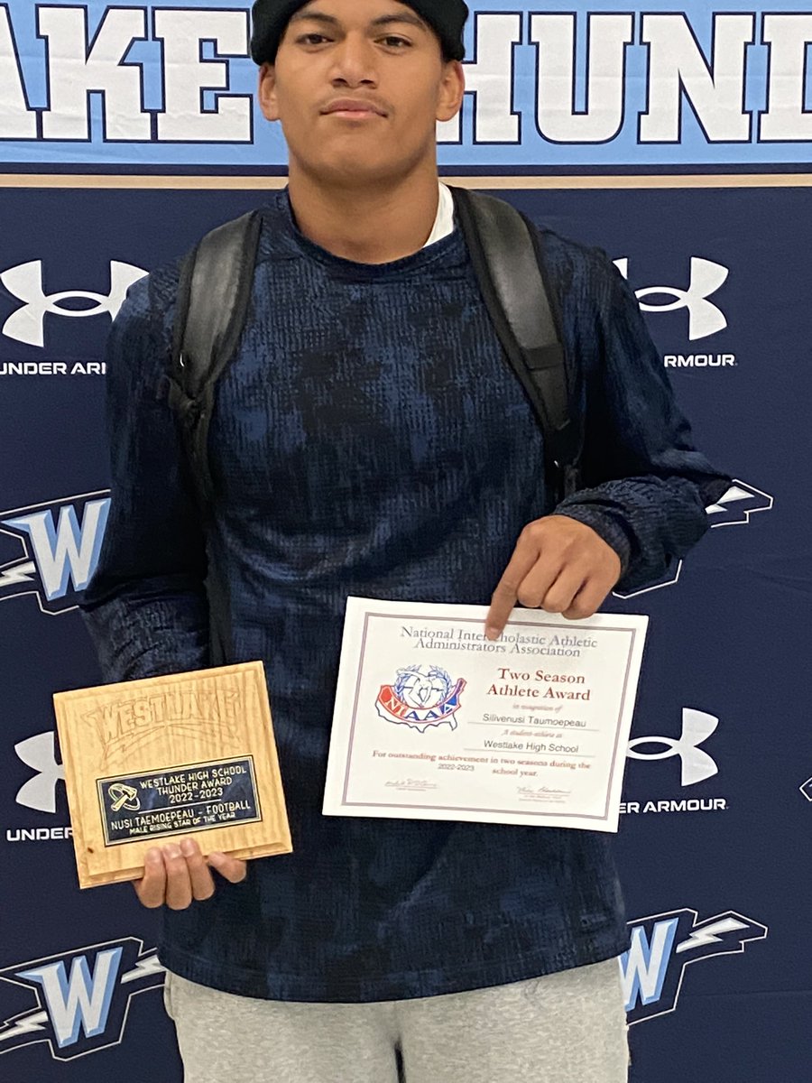 nusgotdajuice's tweet image. Had the honor of being recognized by my peers and coaches during the last week of school. @WestlakeFootbal #ROLLTHUNDER