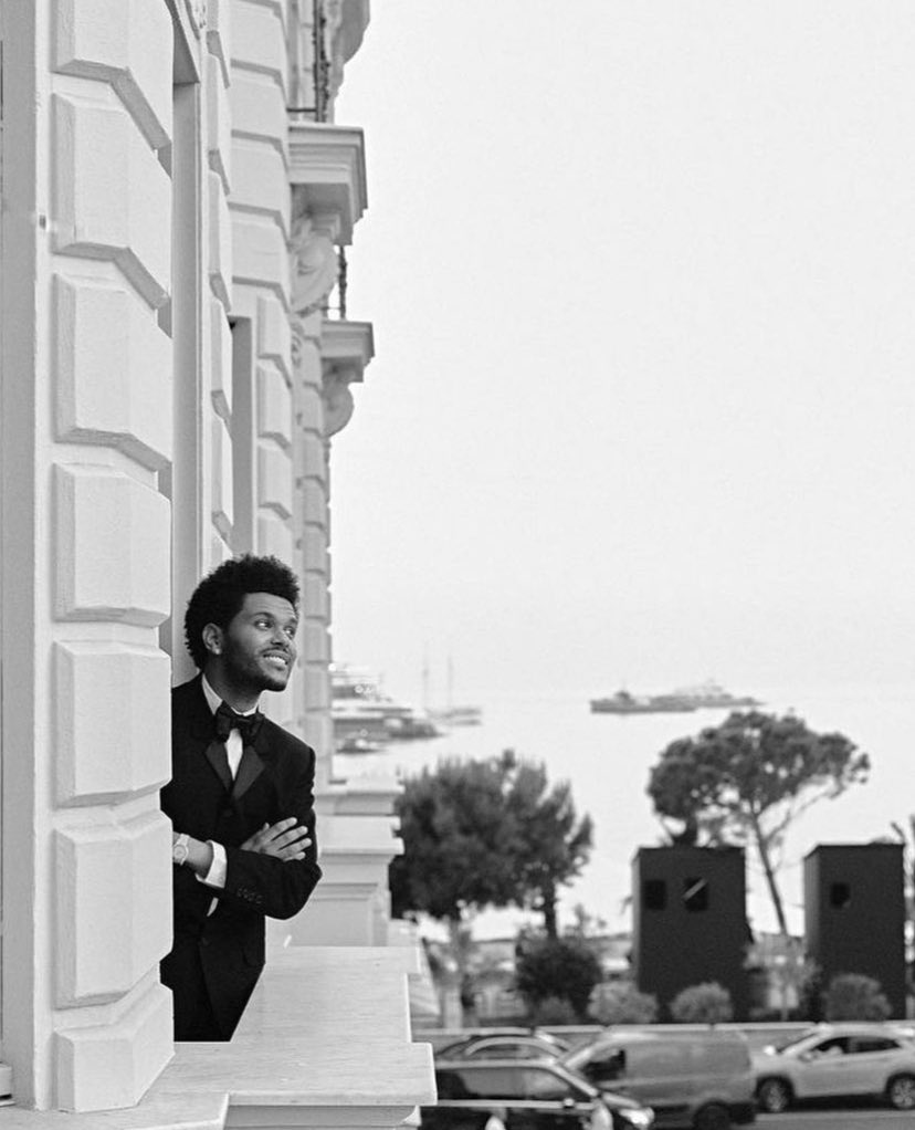 hourly weeknd ✩ tweet media