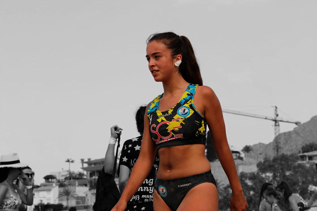 Hoy es un gran día, nuestra jugadora de balonmano pista que juega en balonmano playa en Club BM Los Alcázares, ha sido convocada por la federacion española para una concentración de la selección española🙌
Nos sentimos muy orgullosos y satisfechos por ella. Muchas suerte❤️