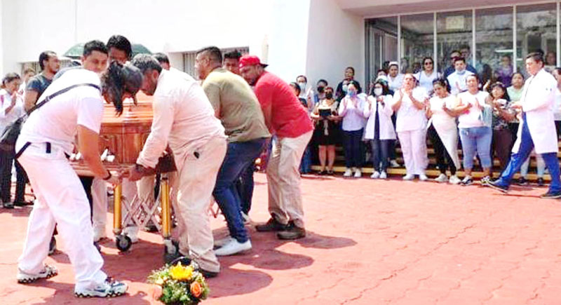 NOTIVER's tweet image. #MIENTRAS #CUI #ANDA DE #PORRRO O #BALIANDO EN EL #ANTRO ...
¡ #INDIGNACIÓN POR EL #CRIMEN DEL #DOCTOR !
notiver.com.mx/?p=276919&amp;amp;prev…