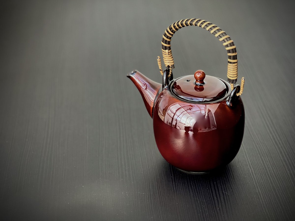 MatsukazeTea's tweet photo. A Dobin-style Mino-ware set in a rich chocolate brown (shitsuyu) glaze with removable vine wrapped handle. The thick clay of the tea cups makes them great for  hotter teas like houjicha, bancha and genmaicha! 
#yyc #onlineshop #teapot #dobin #japanesetea #teaset https://t.co/QTKOMomVMU